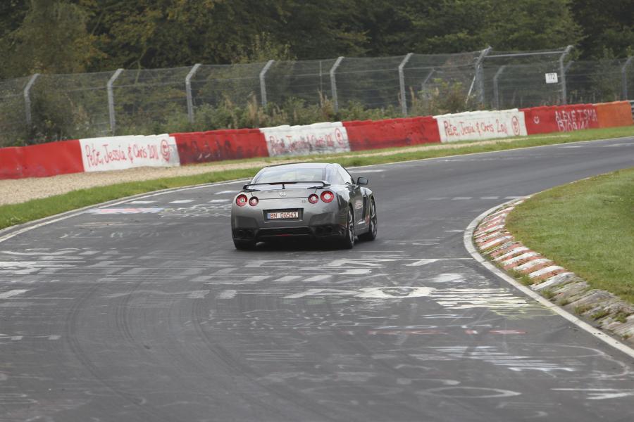  Nissan GT-R 2013 года  (EU) (фото 37 из 69)